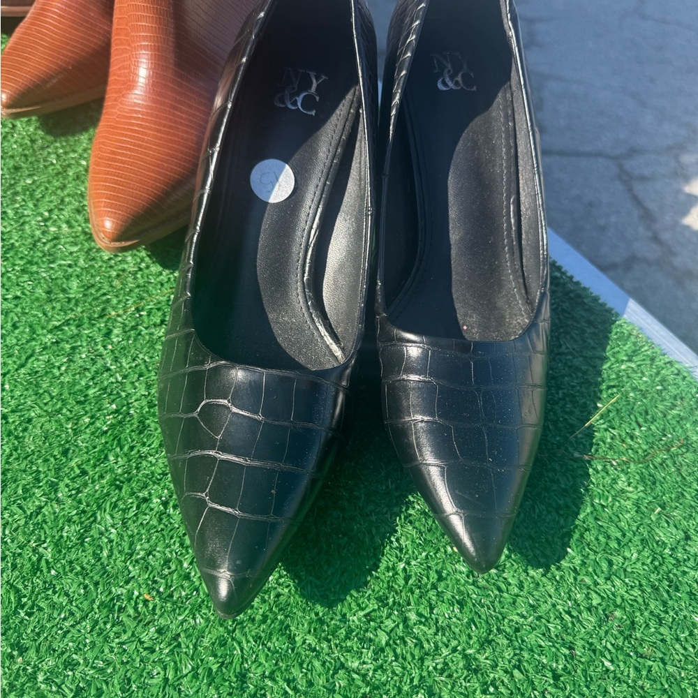 Elegant Black Crocodile Pattern Women's Shoes
